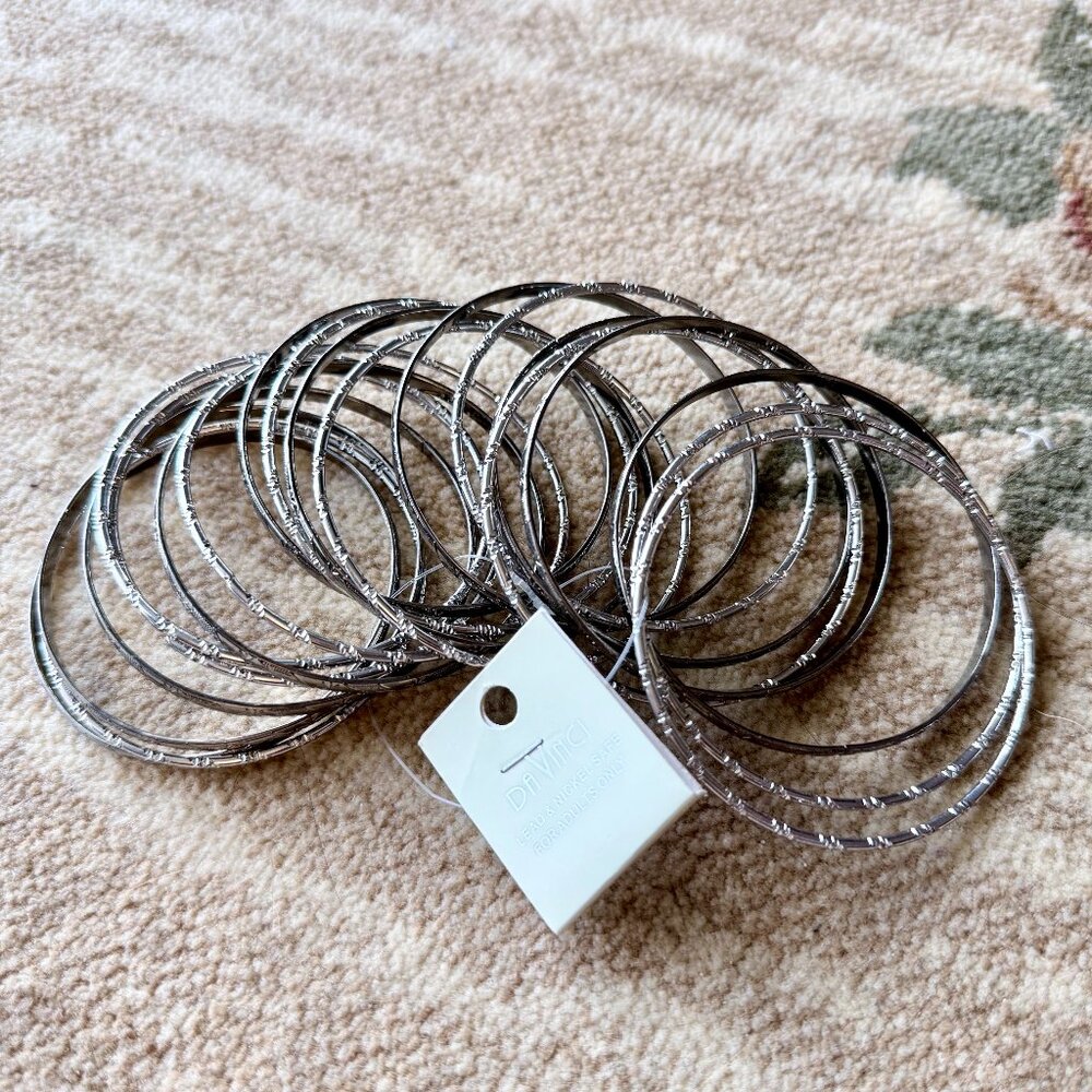 DaVinci. Silver Bangles